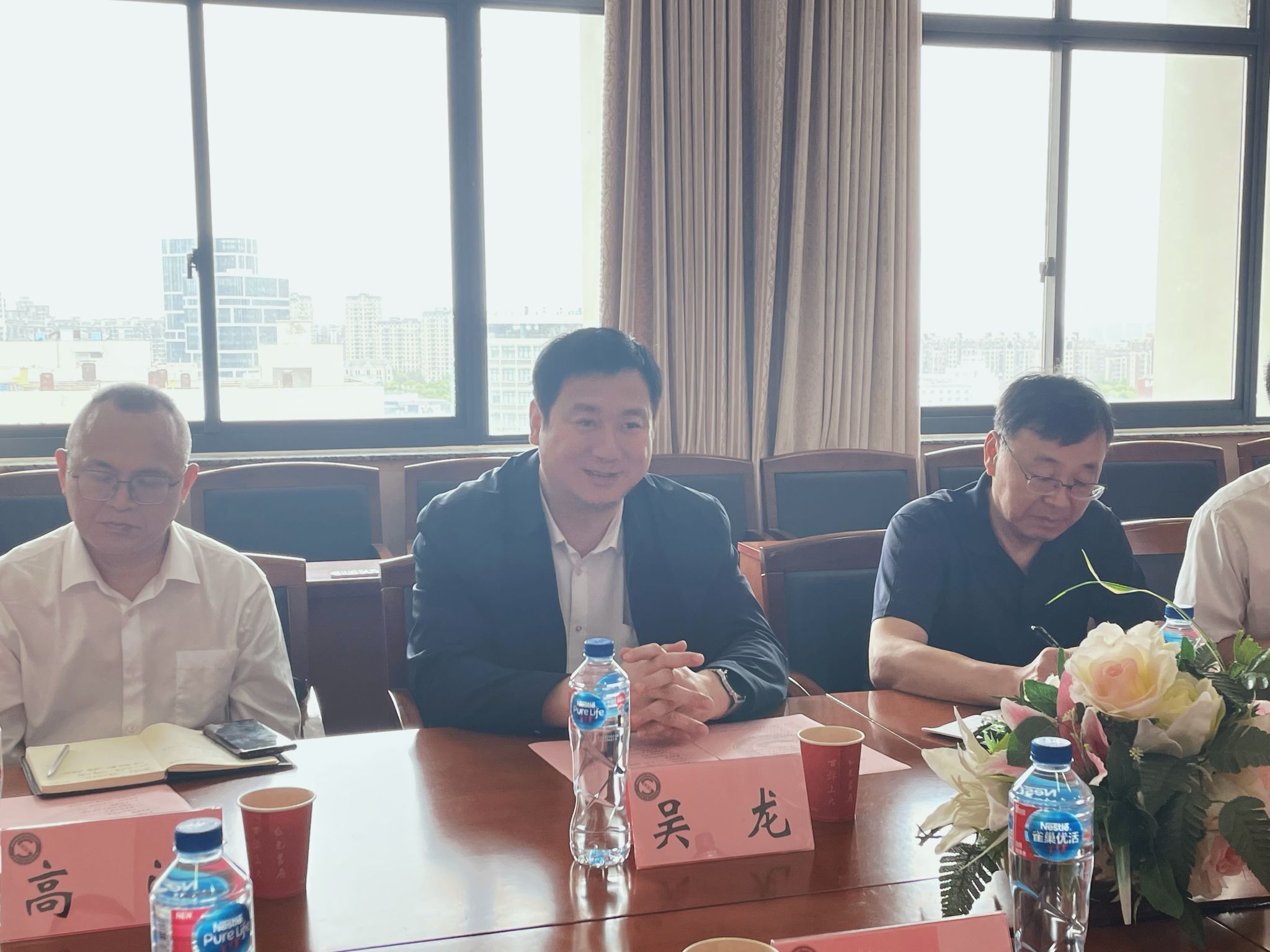 座谈2.jpg 座谈2.jpg