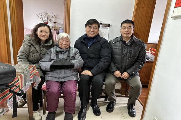 春节慰问-5_副本.jpg 春节慰问-5_副本.jpg