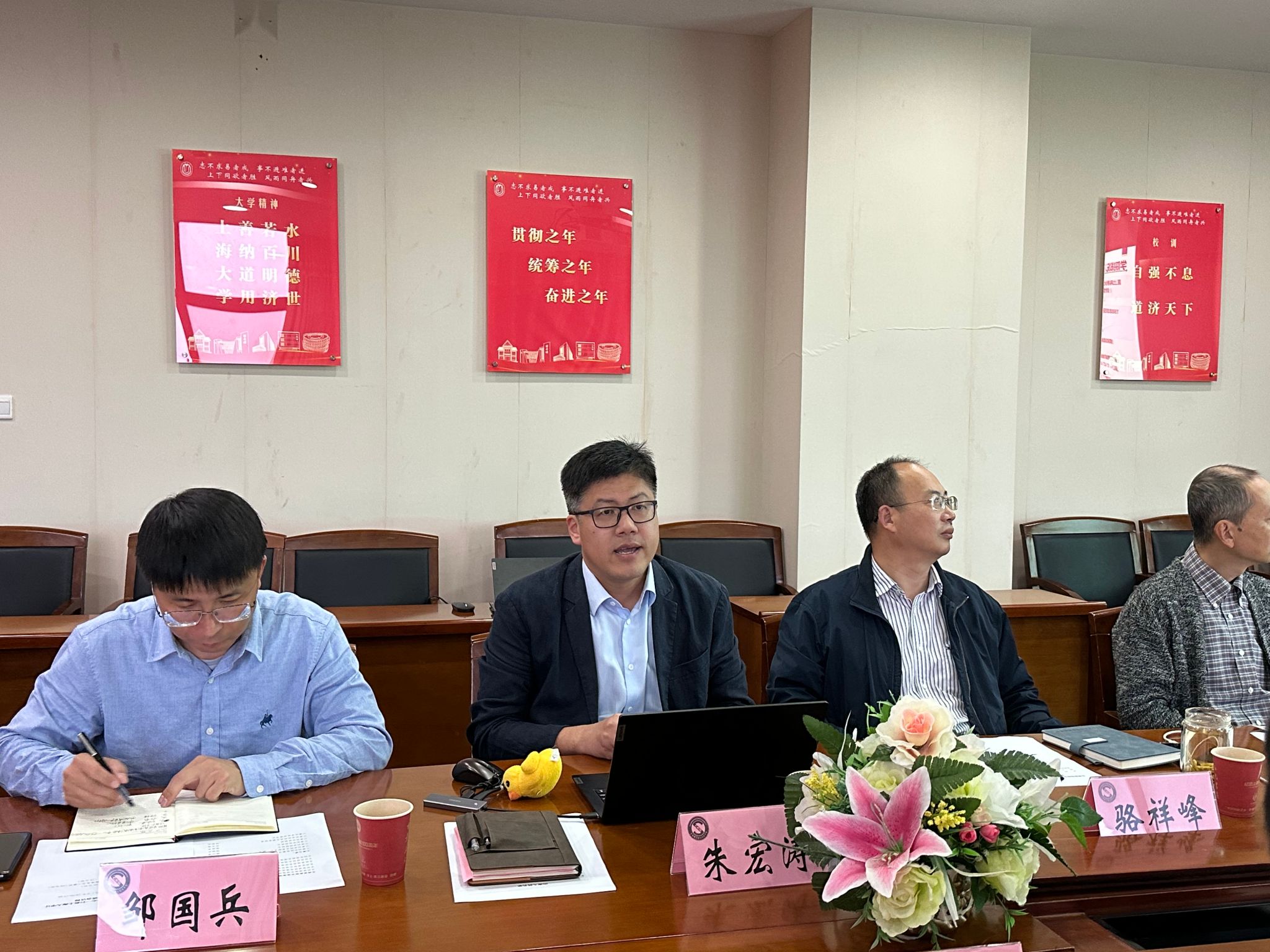 发言照片2.jpg 发言照片2.jpg