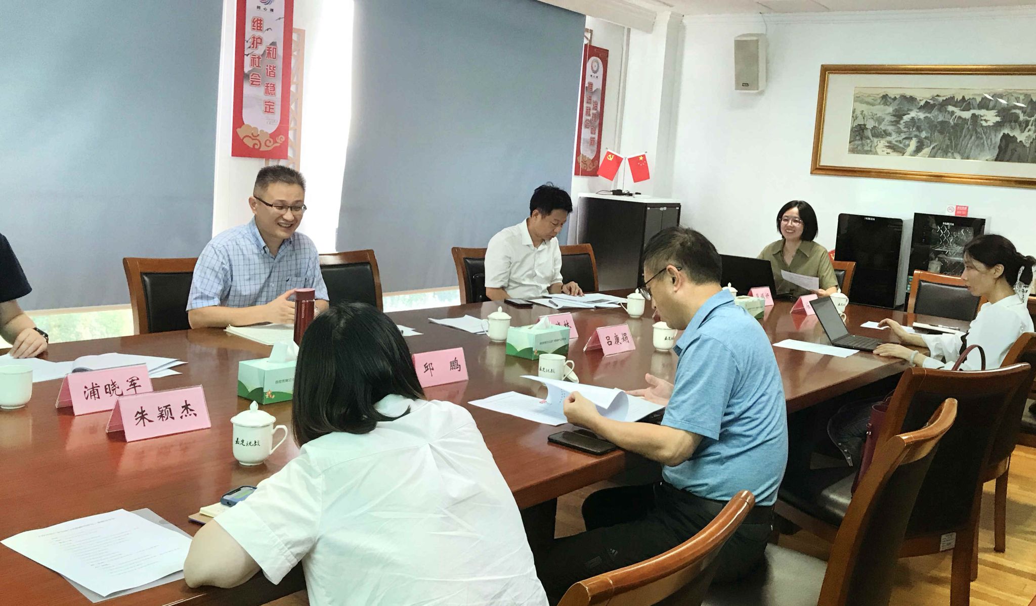 悉尼工商学院吕康娟教授带队前往嘉定区统战部开展“上海氢能产业发展与实践路径研究”课题调研.jpg 悉尼工商学院吕康娟教授带队前往嘉定区统战部开展“上海氢能产业发展与实践路径研究”课题调研.jpg