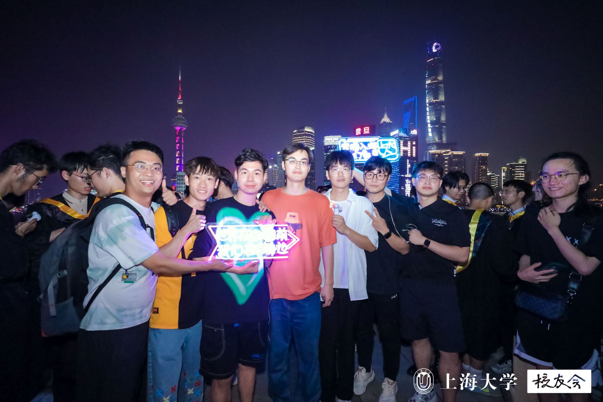 校友们.jpg 校友们.jpg