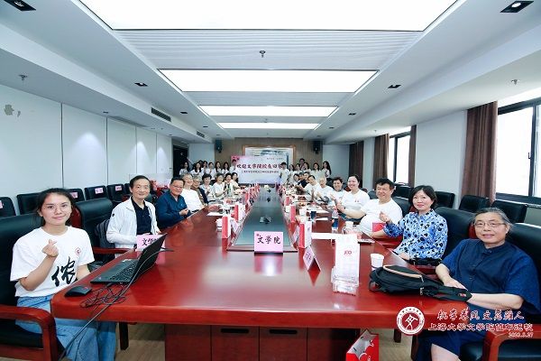文学院值年返校座谈会合影.jpg 文学院值年返校座谈会合影.jpg