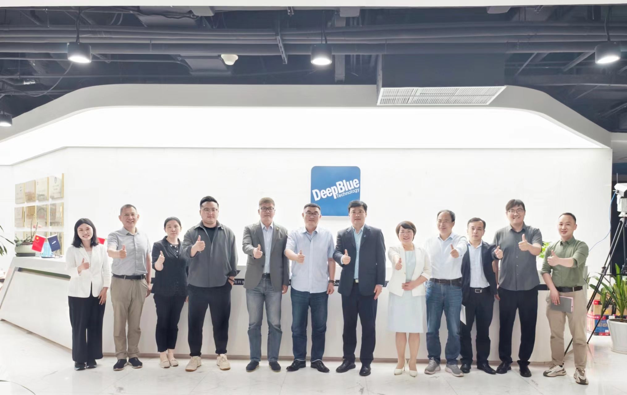 深兰1.jpg 深兰1.jpg